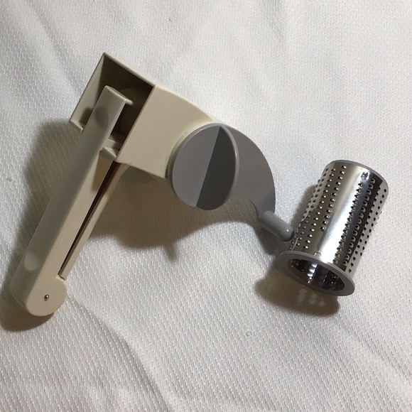 Pampered Chef cheese grater - Picture 1 of 2